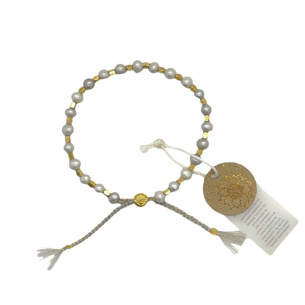 smr // gray pearl with yellow gold // Signature  Collection bracelet