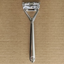 Load image into Gallery viewer, LEAF SHAVE // RAZOR ESSENTIAL KIT // MULTIPLE FINISHES
